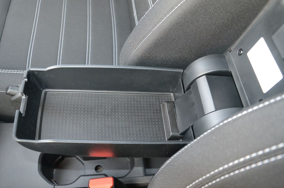 подлокотник Renault Taliant, новый Renault Taliant, Renault Taliant 2025, седан Renault Taliant, Renault Taliant, Renault Logan