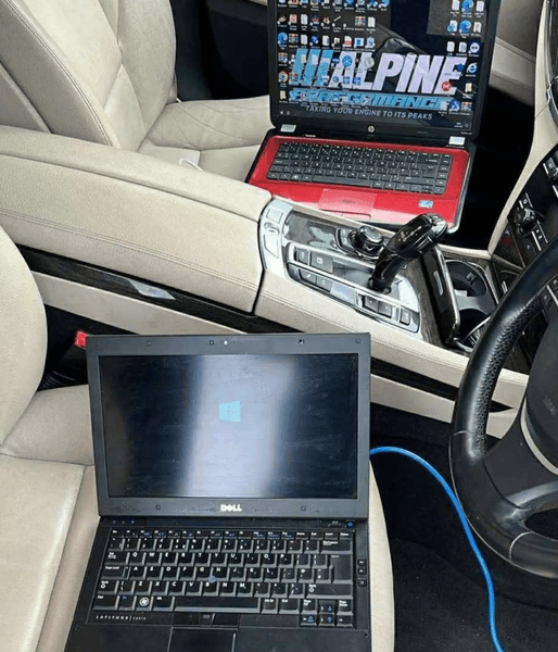 Салон автомобіля, який пограбували