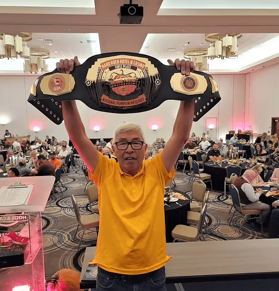 Чемпионат мира по самой тяжелой тыкве, взвешивание тыкв, конкурс, деньги, приз, побил мировой рекорд, фермер с Канады