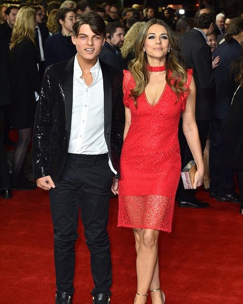 дэмиен херли, элизабет херли