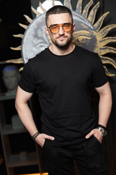 Макс Леонов