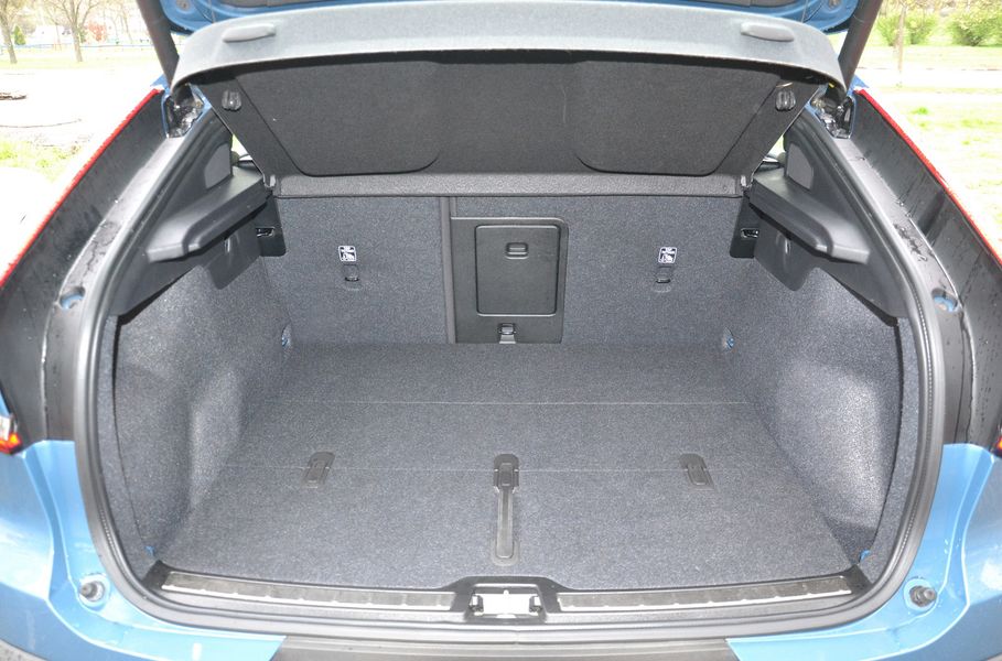 багажник Volvo C40, Volvo C40, Volvo C40 2024, новый Volvo C40 Recharge, электромобиль Volvo, кроссовер Volvo