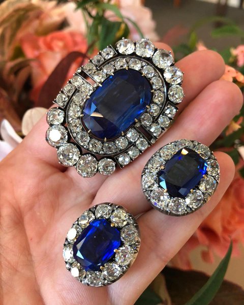 коштовності, сапфіри, діаманти