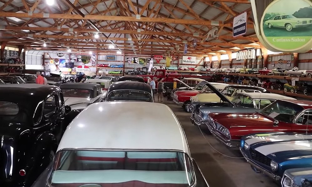 коллекция авто, коллекция Элмера, продажа авто, Chevrolet Corvette, Ford Mustang, Dodge Challenger