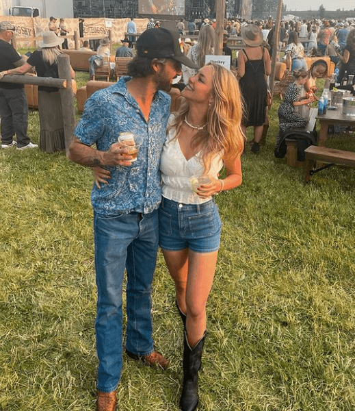 Раян Бінгем, Гессі Гаррісон, люди, захід