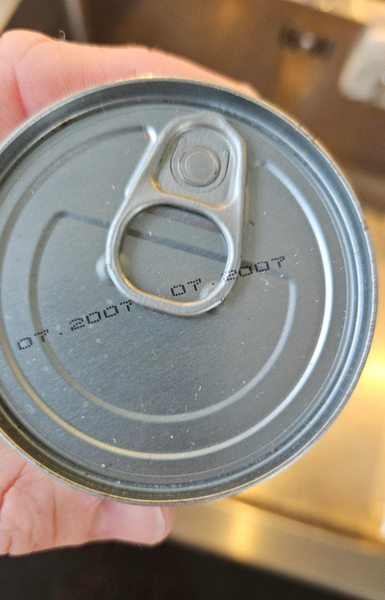 Чоловік відкрив 17-річну баночку кукурудзи, що він побачив всередині, соціальні мережі, приколи, курйози, продукти