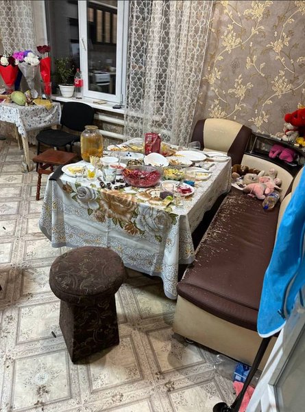 Волноваха: кухонный стол: кухонный стол