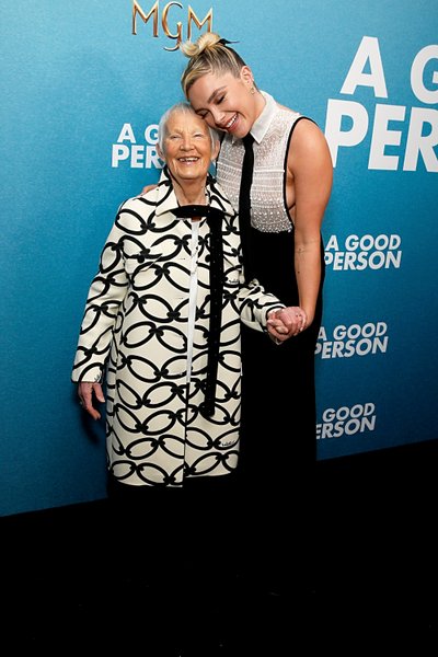 Пэм Маккин, Флоренс Пью, премьера фильма