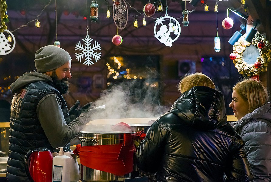 Так Київ зустрічав 2022 рік... Але й зараз, незважаючи на війну, 60% українців не відмовляються від святкових витрат