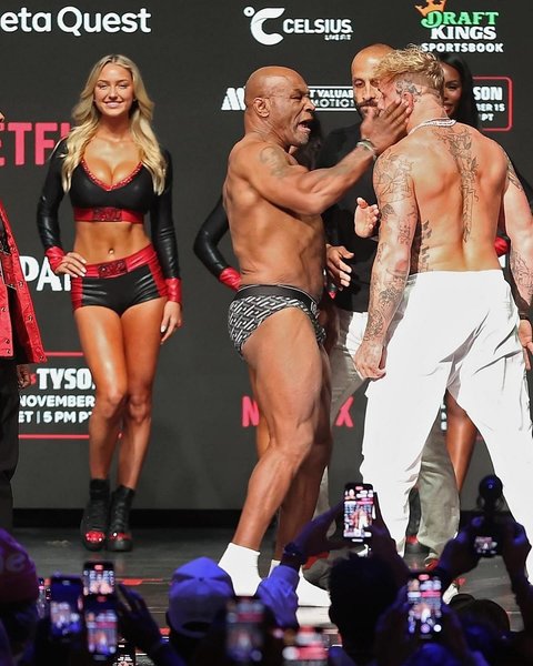 Сідні Томас, ринг герл