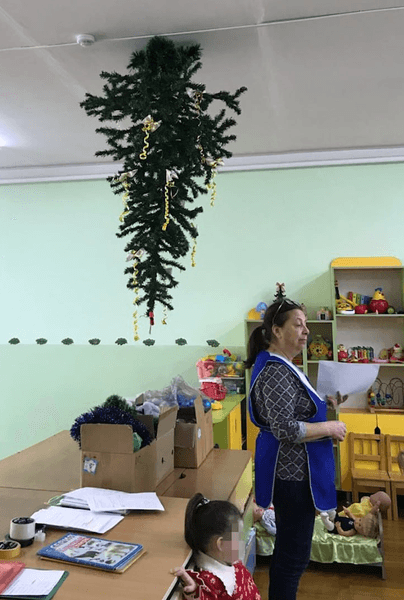 Елка на потолке, новый год, Россия, дети, понравилось родителям, необычная идея, дети, детский сад,