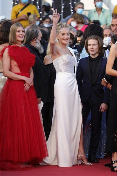 Шерон Стоун в Каннах с сыном