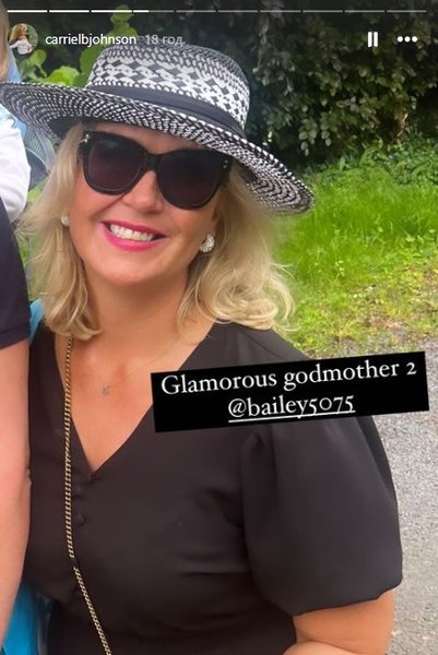 Подруги Кэрри, которых она выбрала в крестные для своего сына