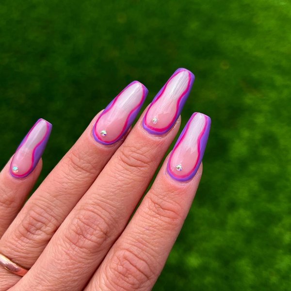 модный маникюр эйфория, модный маникюр, сериал эйфория, алекса деми, мэдди перес, маникюр песочные часы, тренды маникюра 2022