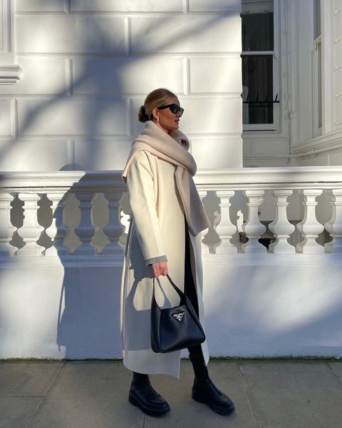 Рози Хантингтон-Уайтли, пальто, подруга стейтема, тренч, тренды осени 2021, тренды осени