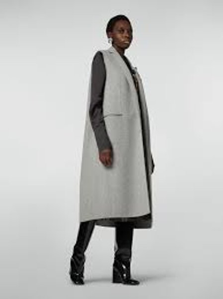 Длинный жилет в трендах осени 2022, осенняя мода