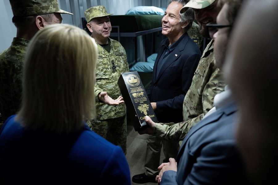 Блинкен спустился в бункер в Киевской области