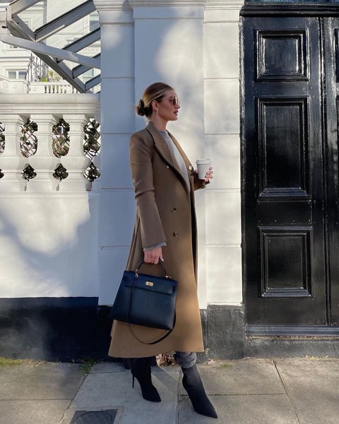 Розі Хантінгтон-Уайтлі, модне пальто, тренд сезону, тренди осені, модне пальто, жіноче пальто, класичне пальто,