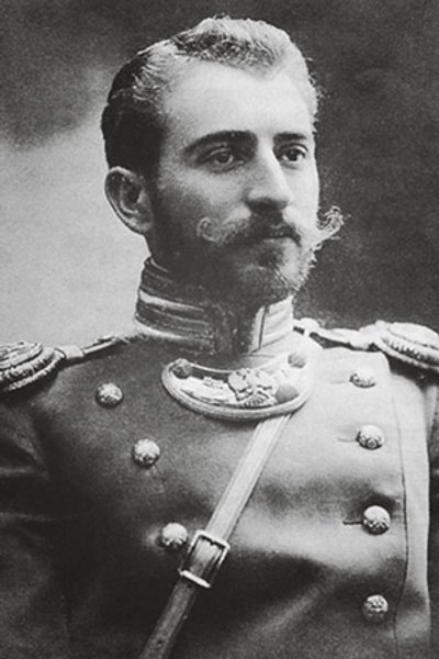 

Не по шаблону. Образ блестящего офицера, мягко говоря, не соответствовал политической моде в Украинской Народной Республике. Вот как писал о Петре Болбочане глава правительства УНР Борис Мартос: "Панок виголений, напудрений, надушений, у лакированих чоботях. Справжній реакціонер!"
