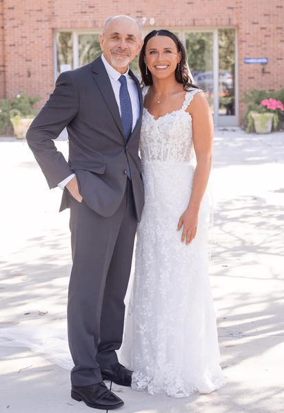 Батько і дочка, весілля, шлях на весілля, довгий шлях, подорож на весілля, весілля доньки, весілля після урагану "Хелен"