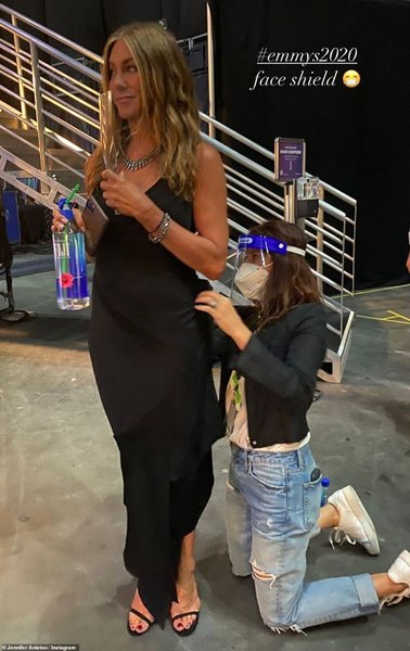 дженнифер анистон