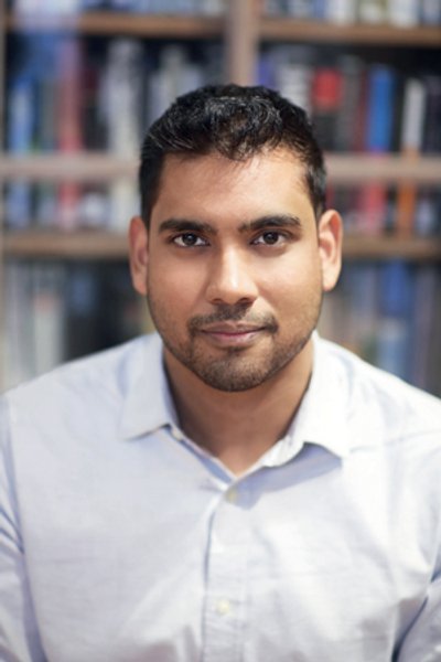 

Майкл Мутхукришна: "Если вся власть в ваших руках, вы легко можете довести страну до катастрофы. Поэтому жизненно важно иметь систему сдержек и противовесов, она затруднит попытки лидеров свернуть на кривую дорожку"
