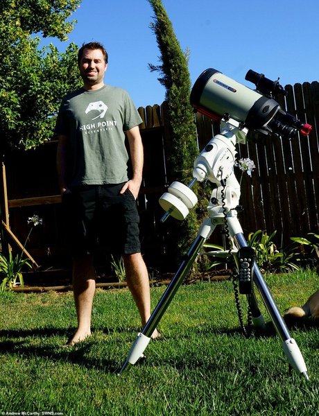 Эндрю Маккарти, двор, телескоп, снимок