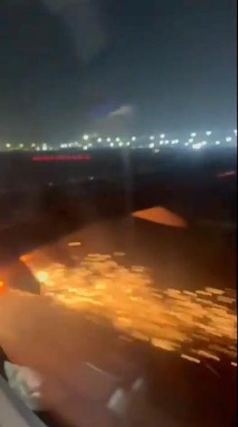 Палаючий двигун літака