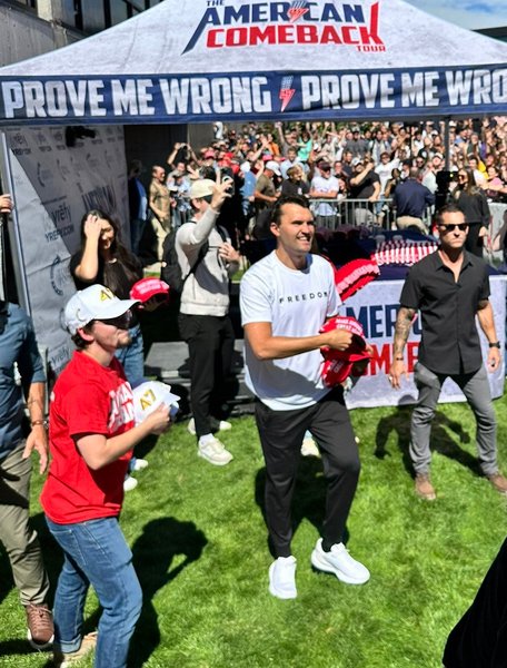 Чарли Кирк за минуты до покушения