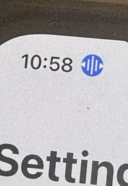 iPhone, телефон, экран телефона, синий значок, странный значок, пользователи iPhone, подслушивают инопланетяне, Siri, iOS