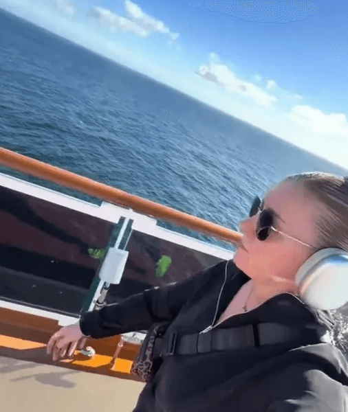 Меган Макгиннесс живет на корабле