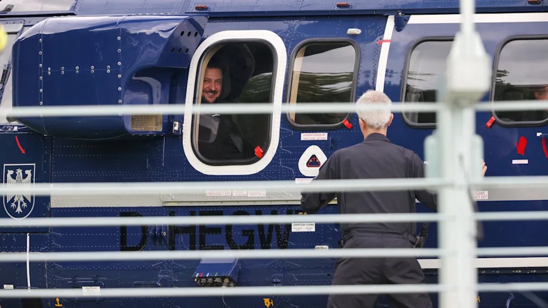 Президент Украины улыбнулся и поблагодарил