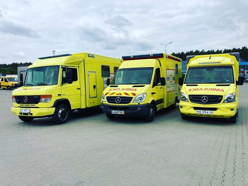 Волонтеры передали ВСУ вертолеты и машины скорой