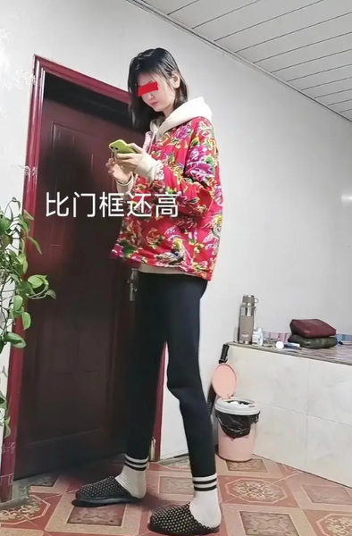 Девушка не может найти парня из-за своего высокого роста, поиск любви, знакомство с парнями, Сяо Май из китайской провинции Хэйлунцзян