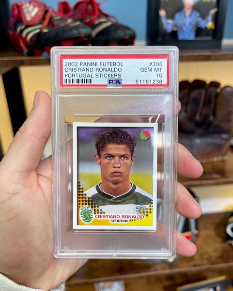 Наклейка із зображенням Кріштіану Роналду.