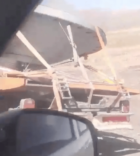 В Аргентині на дорогах помітили НЛО В Аргентині на дорогах помітили НЛО, НЛО, прибульці, незвичайний об'єкт, гігантський НЛО, перевозили вантаж, супутникова тарілка