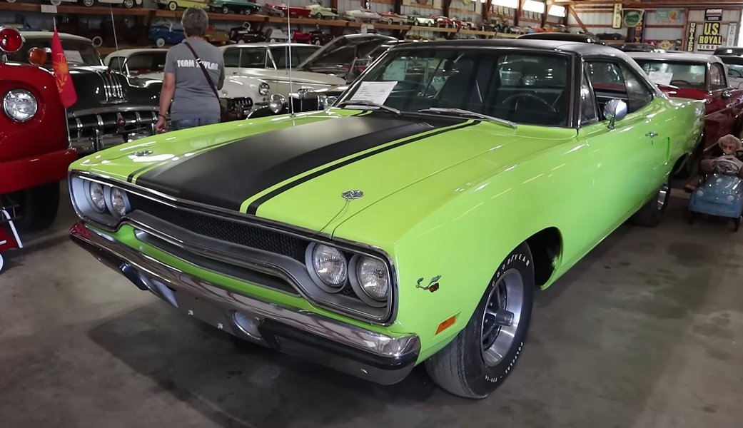 коллекция авто, коллекция Элмера, продажа авто, Chevrolet Corvette, Ford Mustang, Dodge Challenger