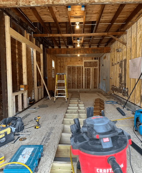 В США Женщина превратила гараж в уютный дом, который она сдает в аренду