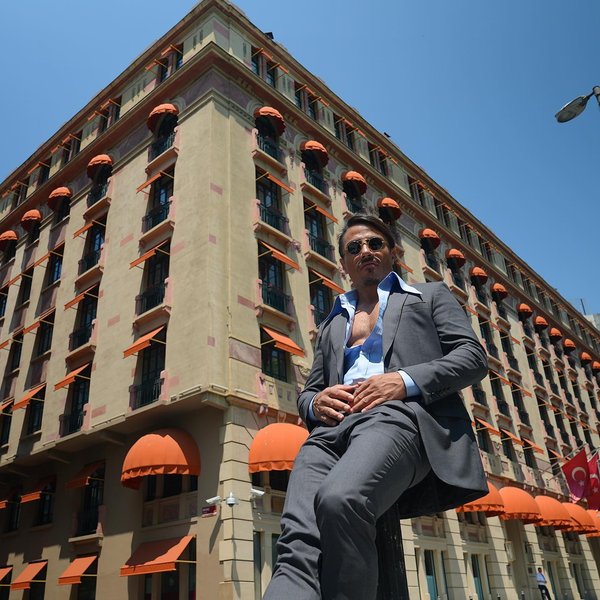 Нусрет Гекче, хлопець із сіллю, герой мемов, салт бає, Salt Bae, готель у стамбулі