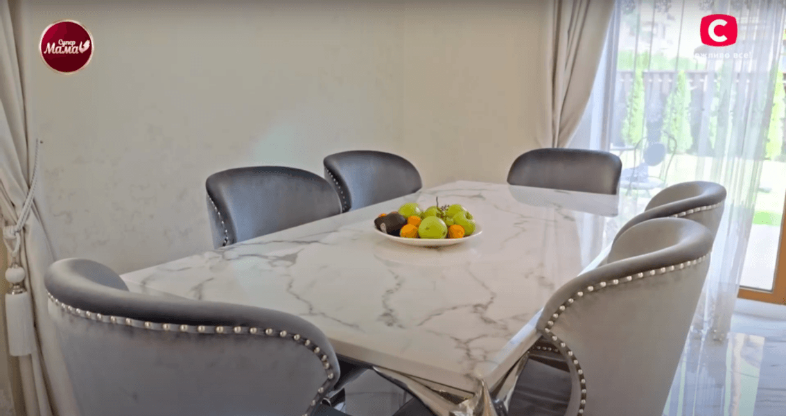 Дело прокурора — гостиная в доме Малеева