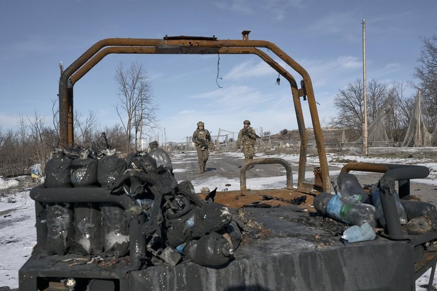 Спалена автівка на дорозі до Костянтинівки