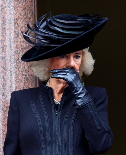 Кралица Камила есен 2023 г. ноември 2023 г Кралица Камила, шапка, служба за възпоменание