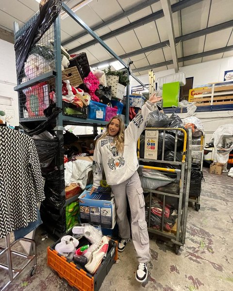 Покупка коробок с тайным содержимым, секонд-хенды, социальные магазины, азарт, бюджетные покупки, Бекки из Великобритании