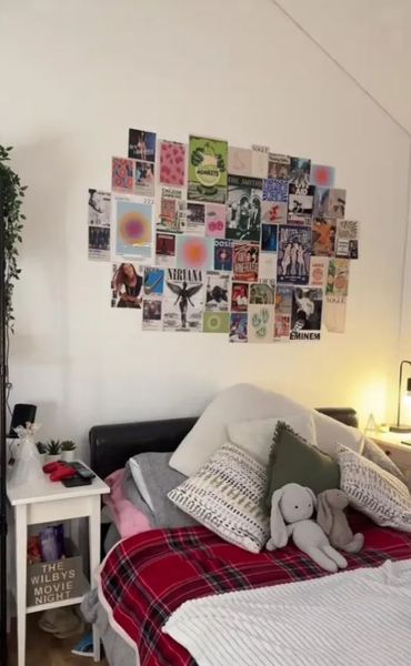 Жінка живе у будинку посеред саду, оселю їй збудували батьки