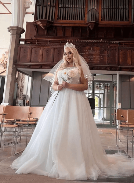 Модель вышла замуж сама за себя, модель, свадьба, брак, развод, получила 1500 предложений, популярная модель, модель из Бразилии, Сьюэллен Кэри