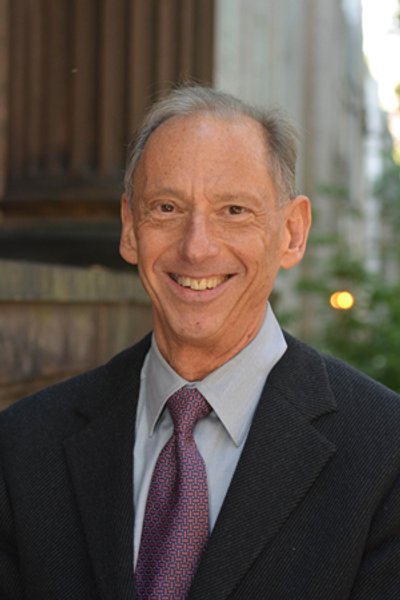 

Алан Каздин: "Мы не бросаем в ребенка печеньками или дорогими игрушками. Мы устанавливаем с ним доверительный контакт, помогаем малышу превратить краткосрочное хорошее поведение в долгосрочную привычку"
