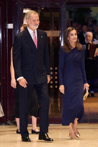 король Іспанії Філіп VI, королева Летиція, люди