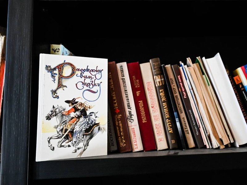 російські книжки в квартирі Артемія Лебедєва