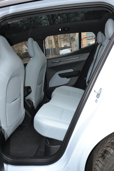 задні сидіння Volvo EX30, Volvo EX30, новий Volvo EX30, електромобіль Volvo, кросовер Volvo, Volvo EX30 в Україні