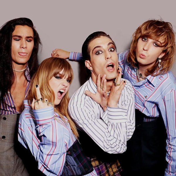 вокалист Дамиано Давид, басистка Виктория Де Анжелис, гитарист Томас Раджи, барабанщик Итан Торкио